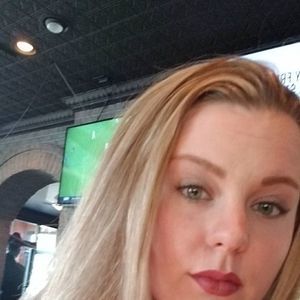 Meet your Posher, Caitlin